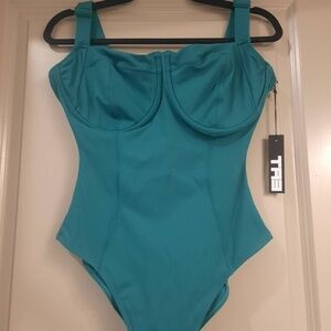 TA3 Lifty One Piece - Small, NWT